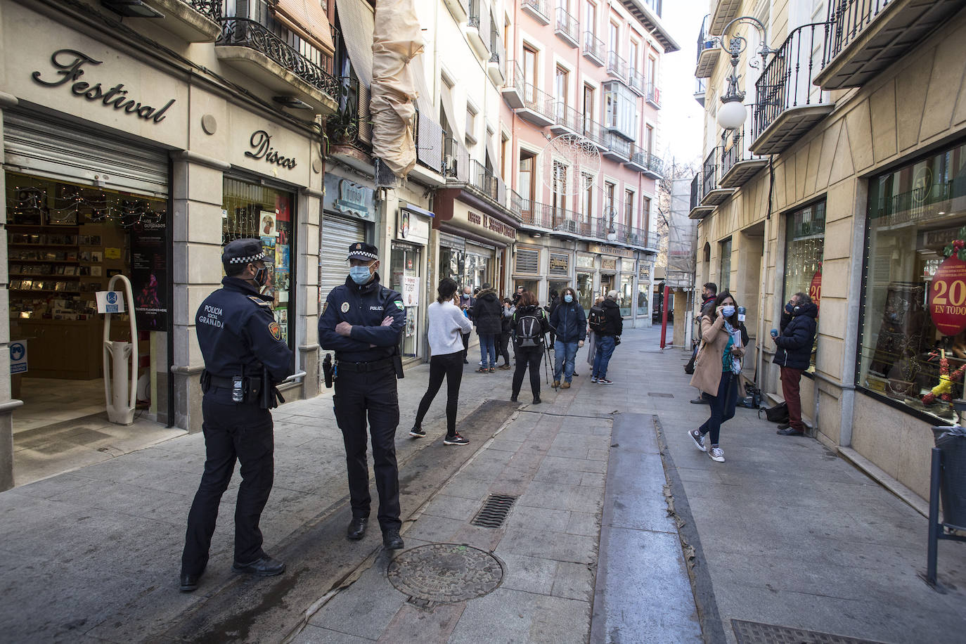 Alegría por partida doble en Granada capital con el Gordo y el cuarto premio.