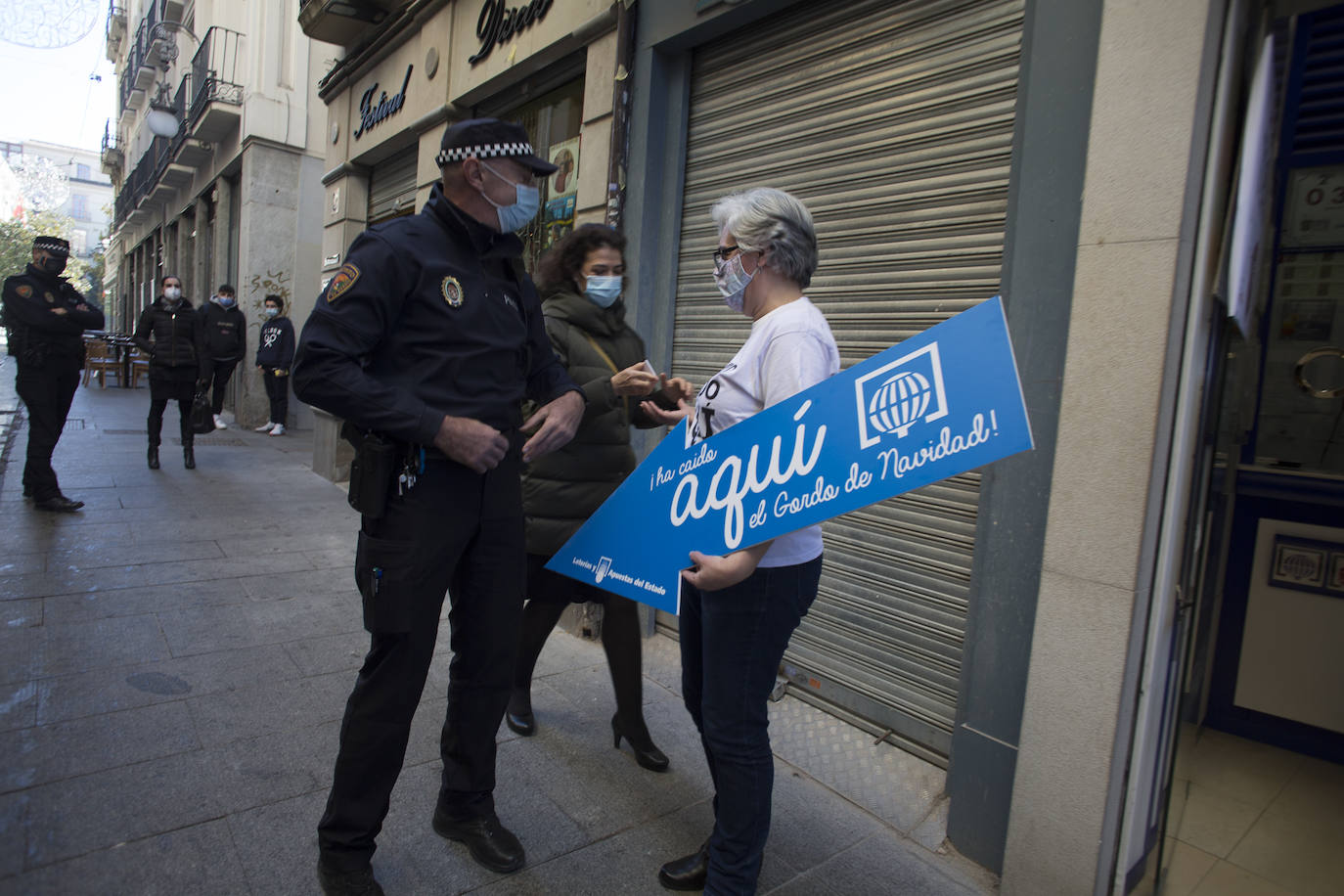 Alegría por partida doble en Granada capital con el Gordo y el cuarto premio.