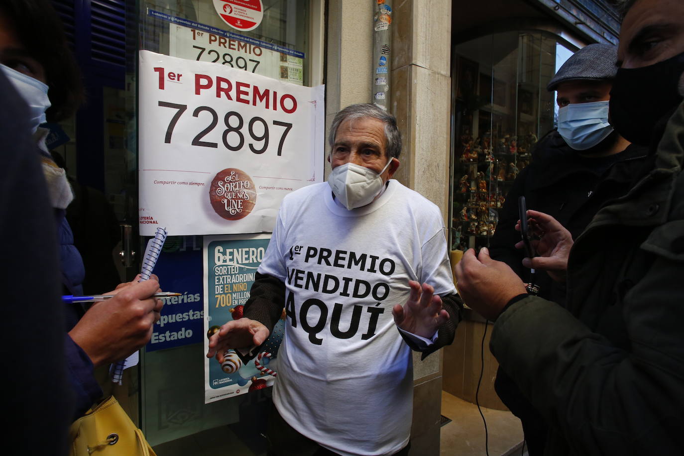 Alegría por partida doble en Granada capital con el Gordo y el cuarto premio.