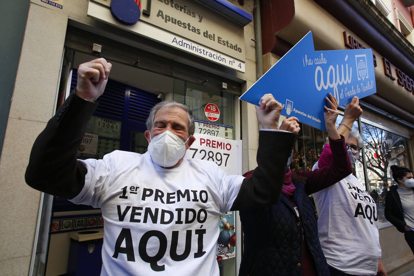 Alegría por partida doble en Granada capital con el Gordo y el cuarto premio.