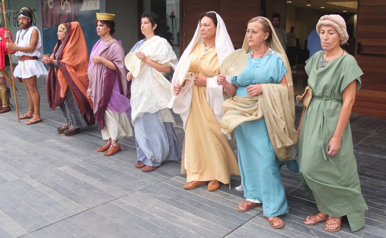 Recreación de las vestimentas de las mujeres de Baria.