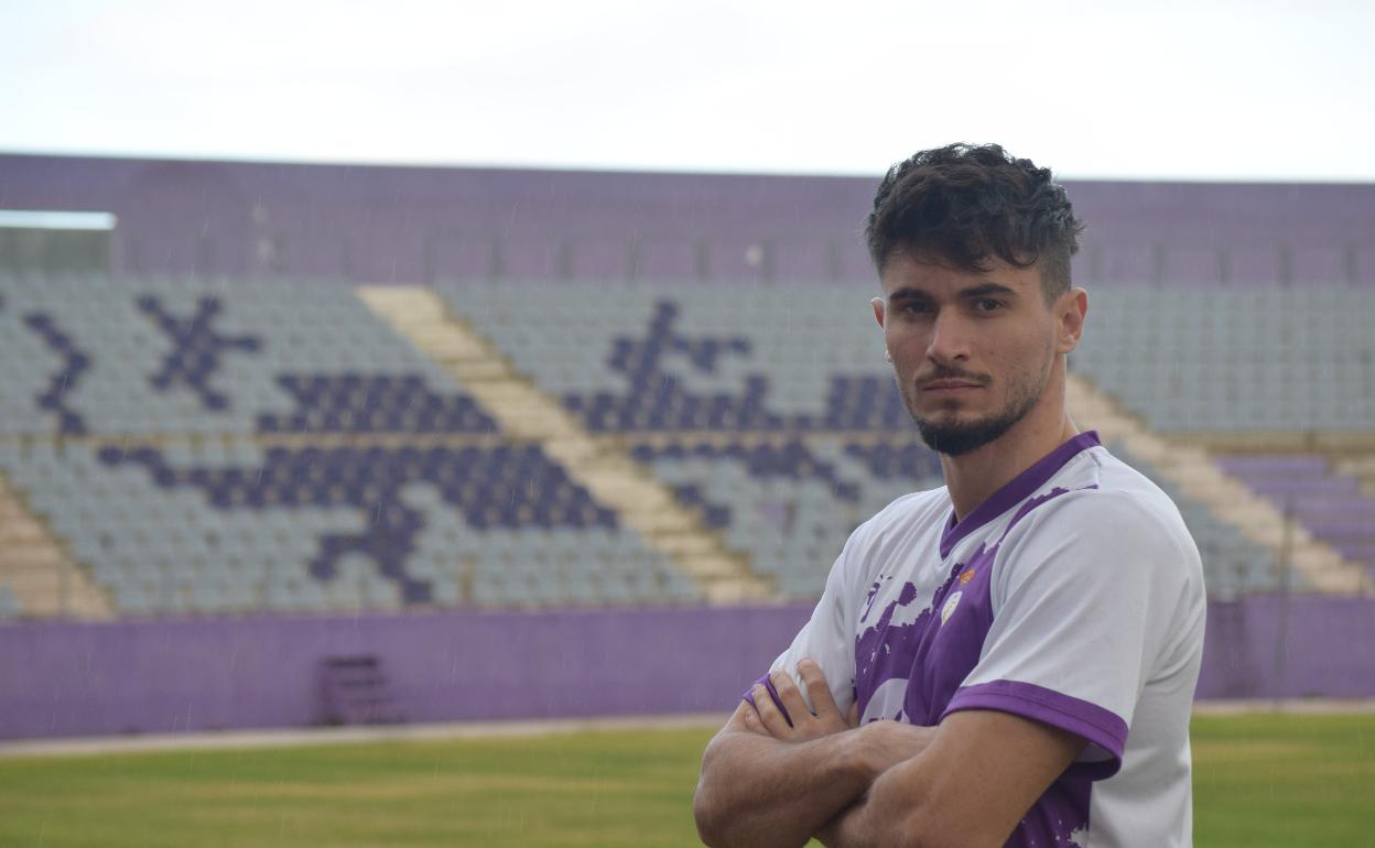 Adri Romero, entrenando desde el 26 de diciembre, fue presentado ayer