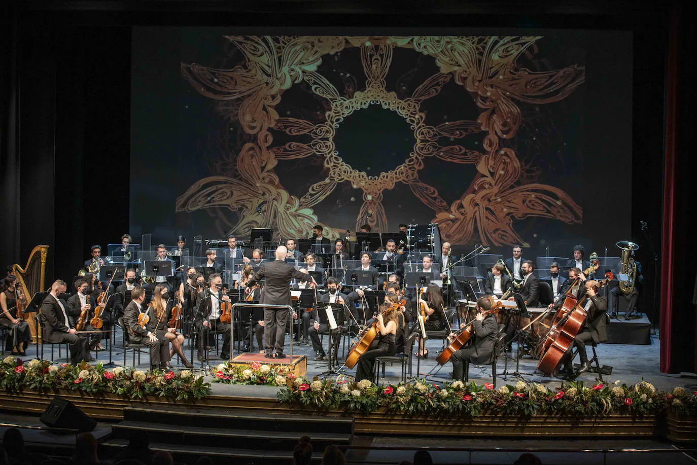 Imagen principal - Valses y polkas de la familia Strauss fueron interpretadas por la OCAL, bajo la dirección de Michael Thomas y la participación de un espectacular Antonio Serrano. 