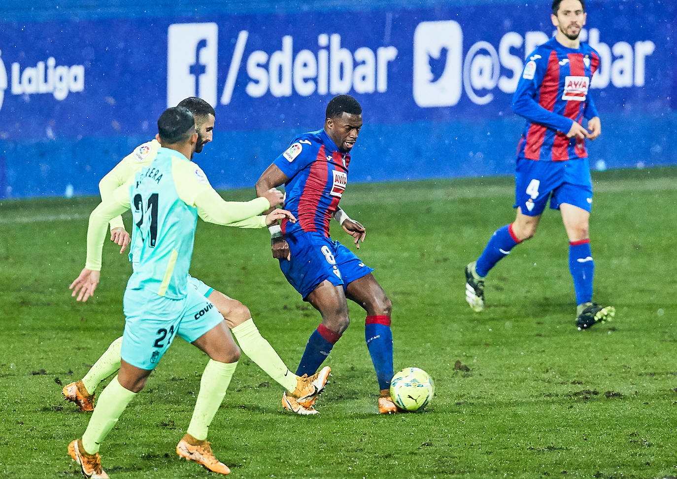 El Granada se bate con el Eibar y el frío en tierras guipuzcoanas.