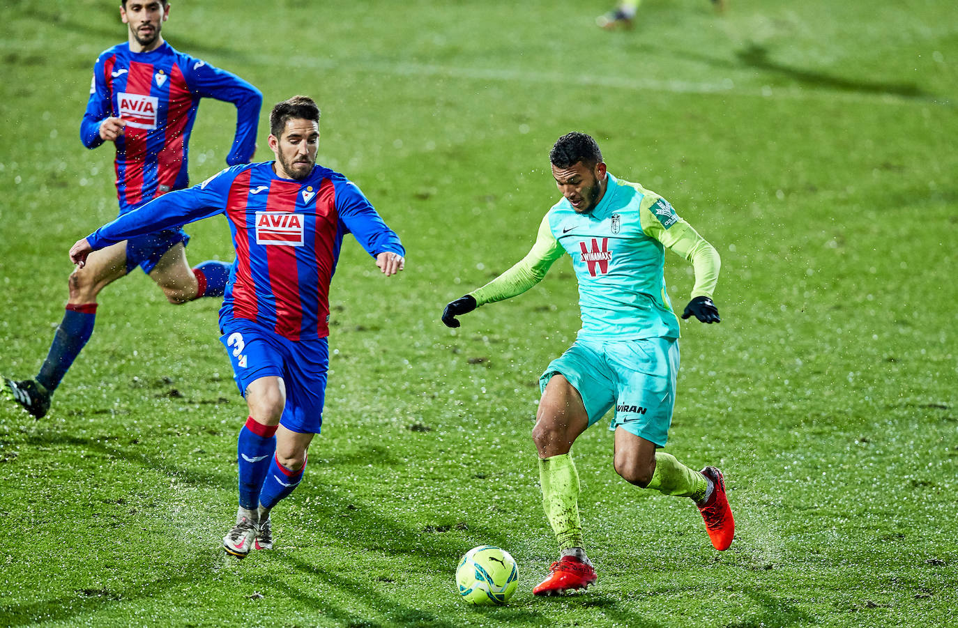 El Granada se bate con el Eibar y el frío en tierras guipuzcoanas.