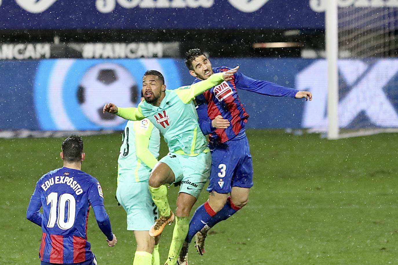El Granada se bate con el Eibar y el frío en tierras guipuzcoanas.