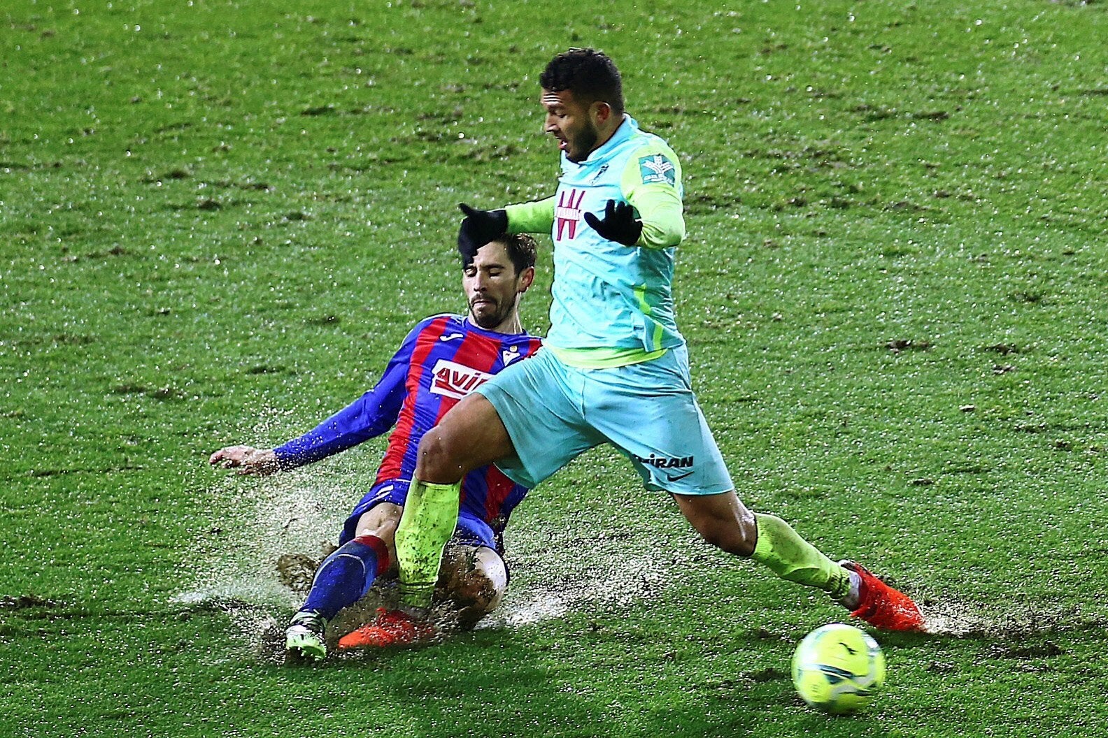 El Granada se bate con el Eibar y el frío en tierras guipuzcoanas.