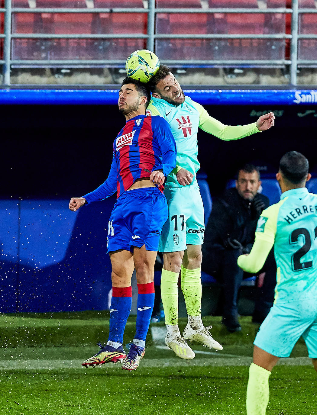 El Granada se bate con el Eibar y el frío en tierras guipuzcoanas.