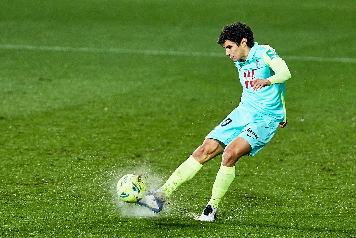 El Granada se bate con el Eibar y el frío en tierras guipuzcoanas.