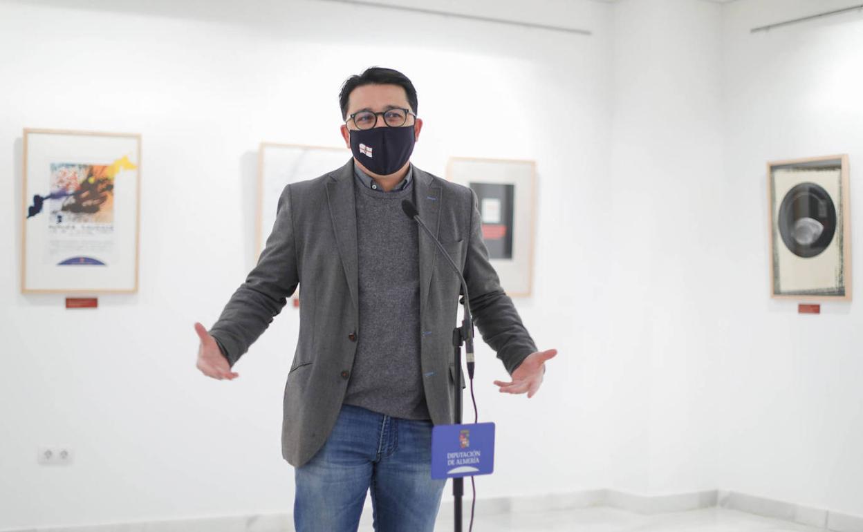 'RetroAlex' muestra en Galería Alfareros la obra de 25 artistas que han llenado Almería de cultura