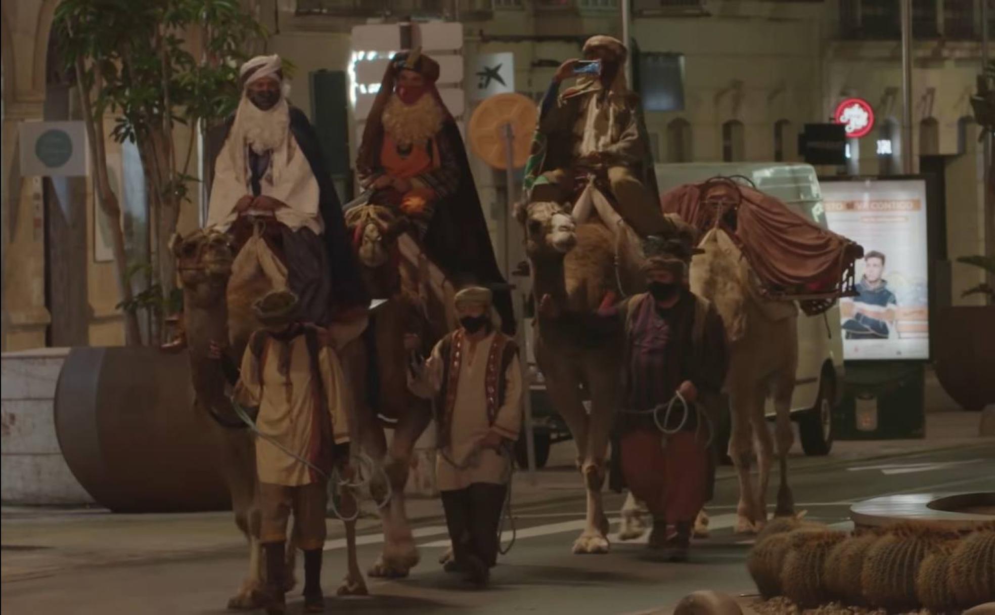 Los Reyes Magos por las calles de la capital a su llegada de Oriente.