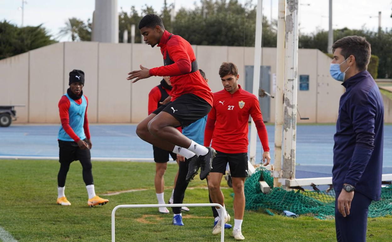 La UDAlmería no quiere 'resbalar' en Los Pajaritos y sí dar el salto hacia una nueva eliminatoria copera. 