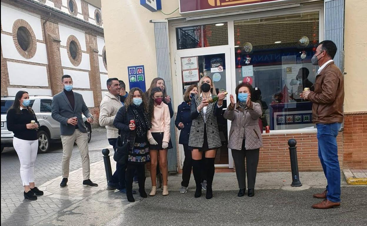 Es la primera vez que un primer premio de la Lotería del Niño se ha acordado de este rincón granadino. 