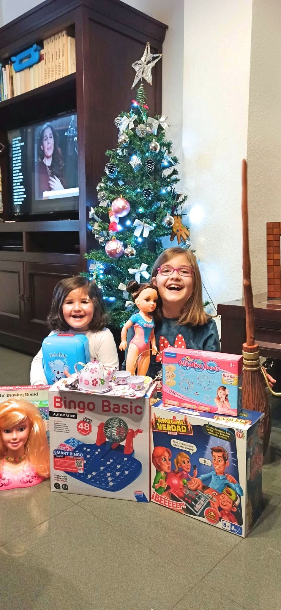 Los más pequeños viven el día de Reyes con sus nuevos juguetes