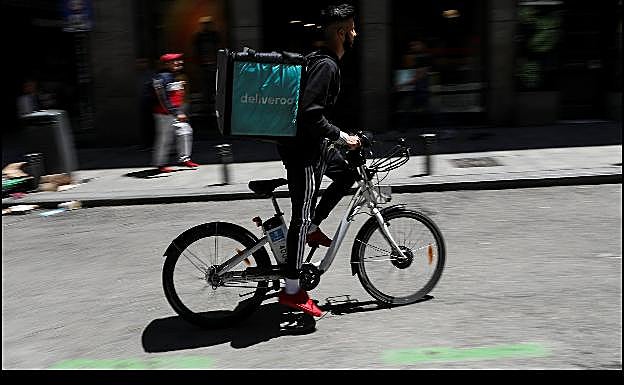 Imagen de archivo de un rider en Madrid