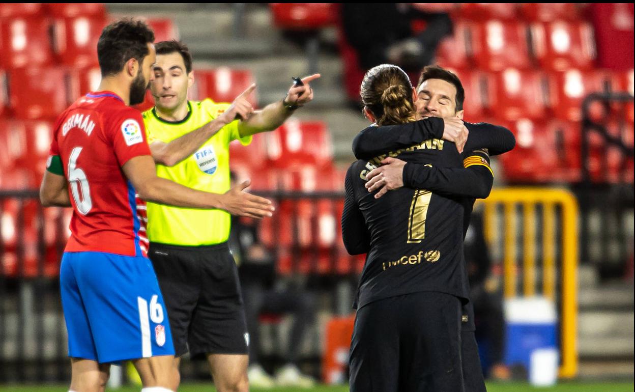 Germán se lamenta tras uno de los cuatro goles anotados por el Barcelona. 