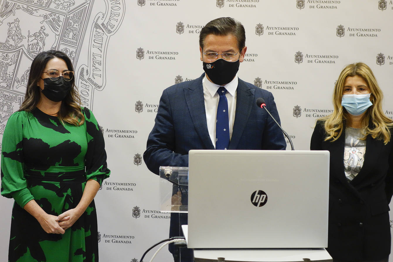 El alcalde de Granada, Luis Salvador, se ratificó ayer en la petición de zona catastrófica para Granada.