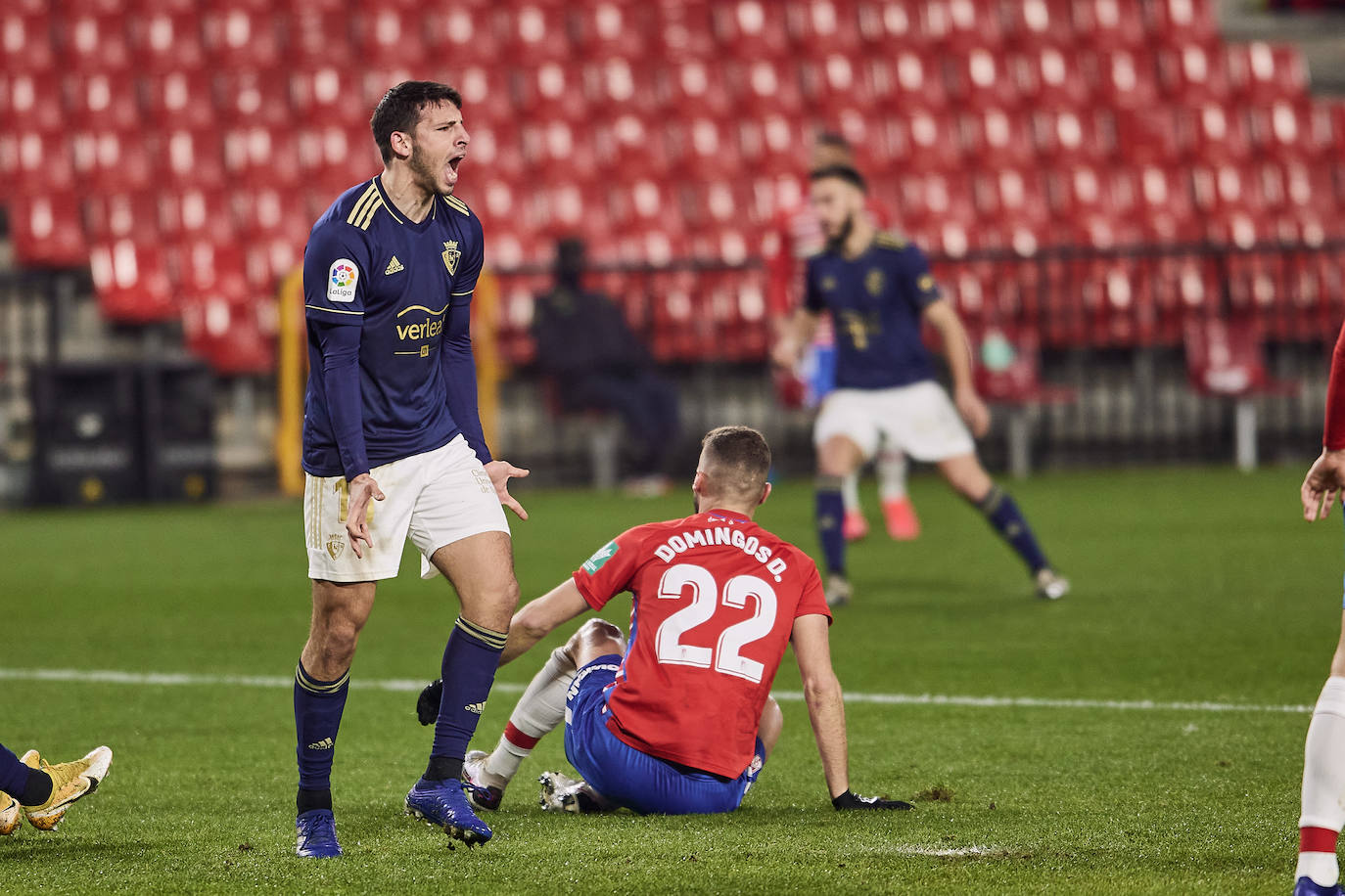 Luis Súarez, Germán y Gonalons celebran el 1-0, anotado por el delantero colombiano.