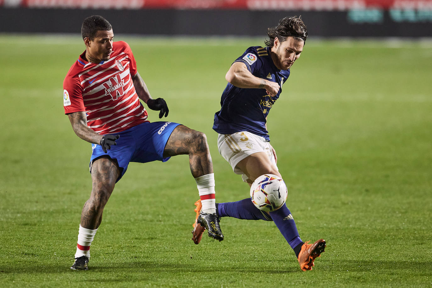 Luis Súarez, Germán y Gonalons celebran el 1-0, anotado por el delantero colombiano.