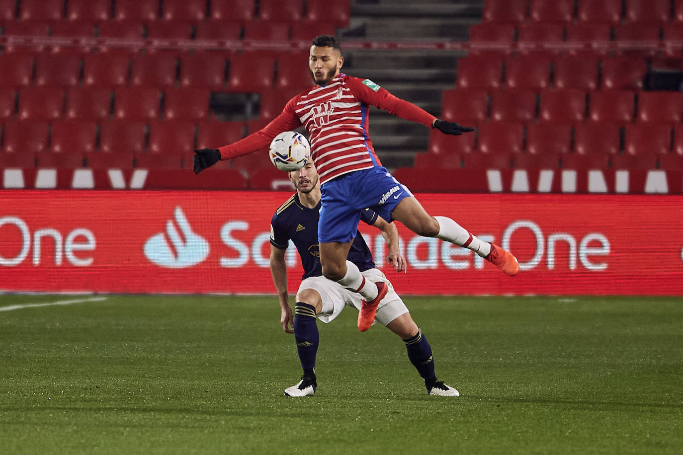 Luis Súarez, Germán y Gonalons celebran el 1-0, anotado por el delantero colombiano.