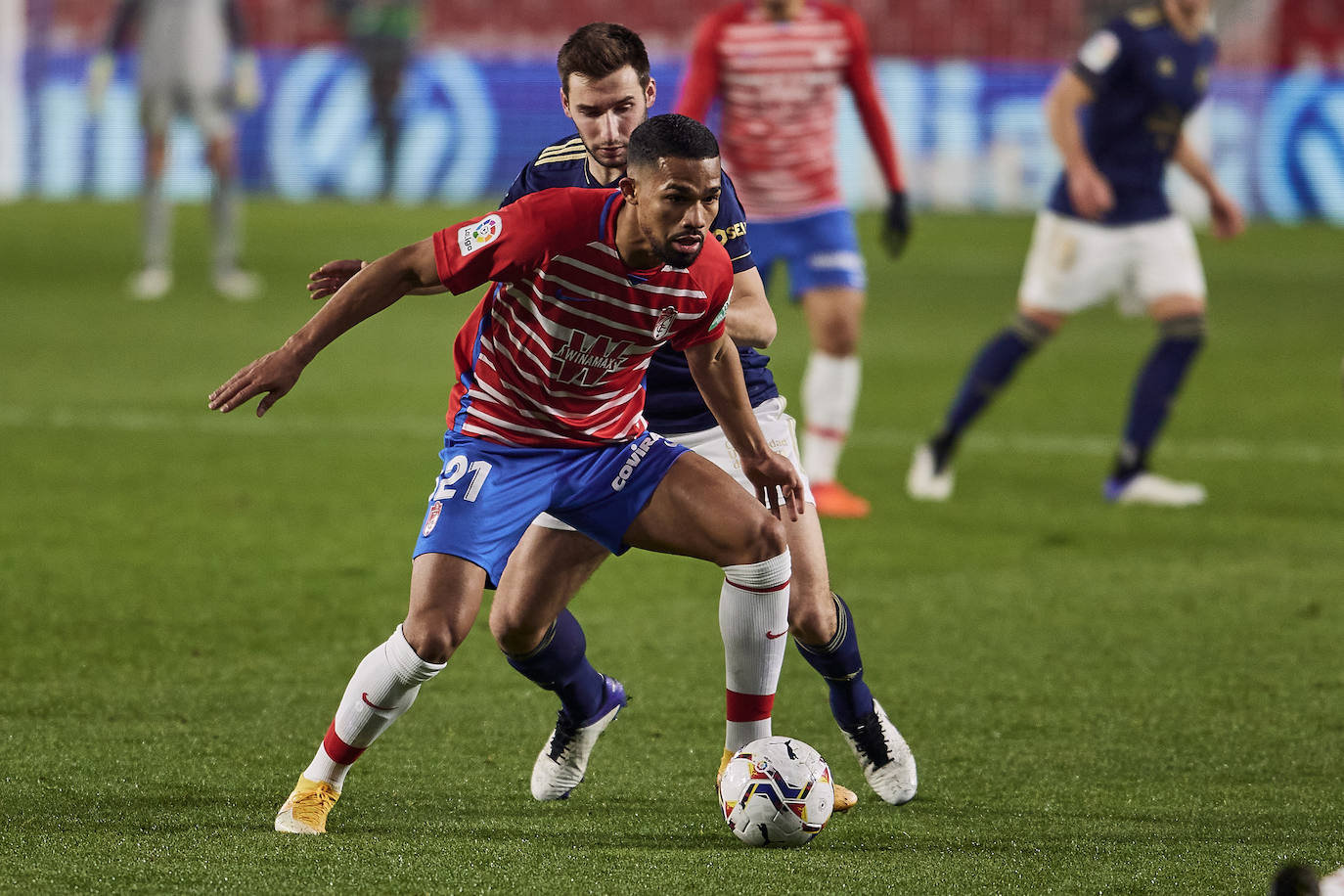 Luis Súarez, Germán y Gonalons celebran el 1-0, anotado por el delantero colombiano.