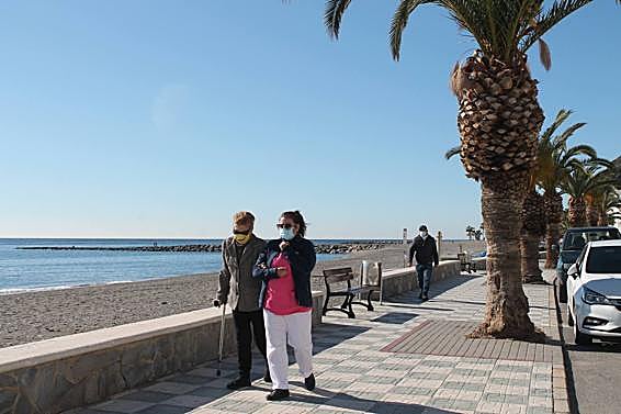 Imagen principal - «Ya no salgo ni al tranco de la puerta. Hay muchos vecinos contagiados»