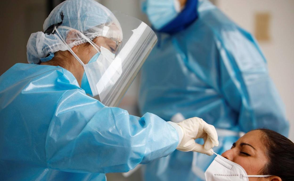 Pandemia en Andalucía | La comunidad dispara su tasa 200 puntos en una sola semana