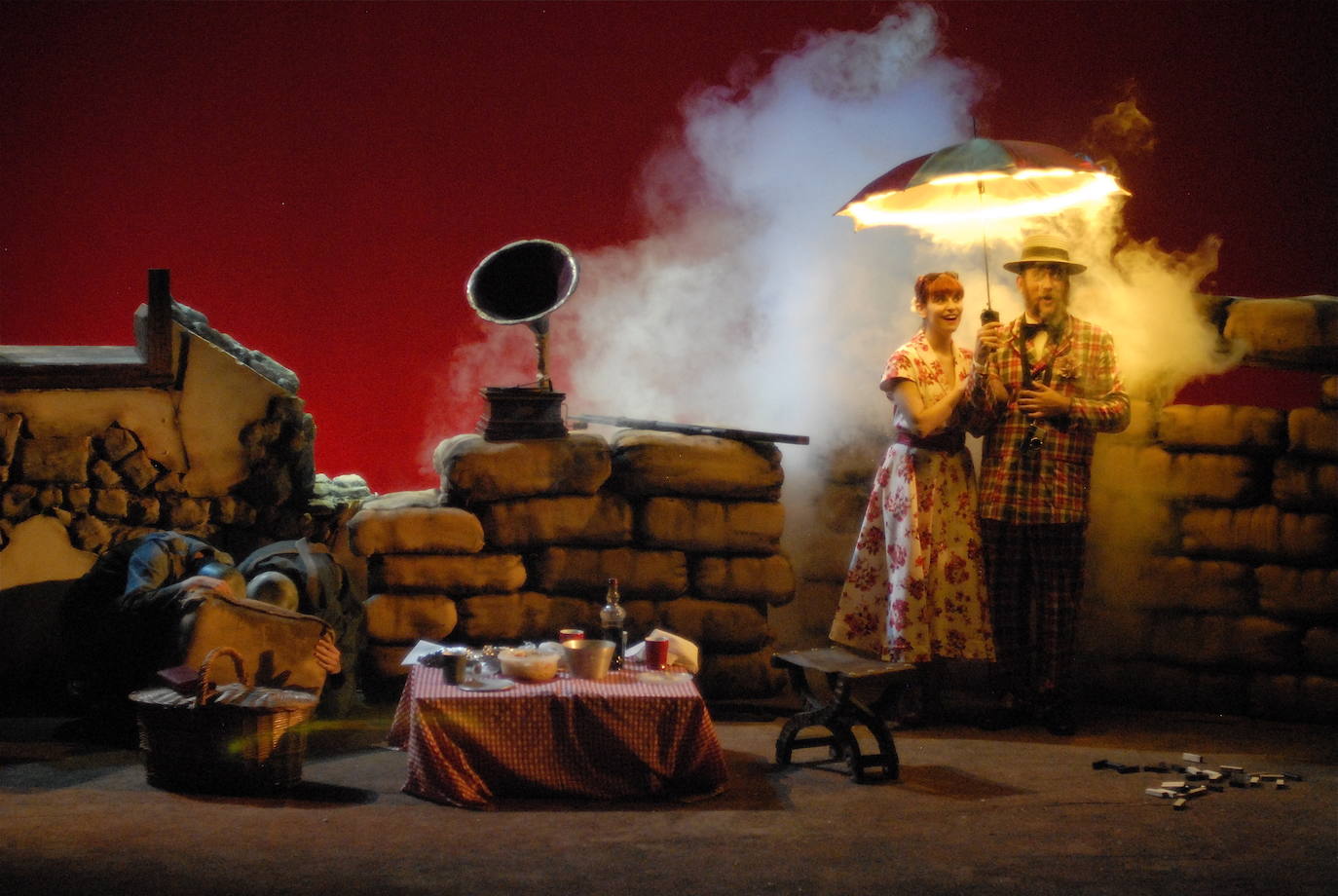 Montaje del aula de dirección. 'Picnic' de Fernando Arrabal. Dirigida por los alumnos del aula Antúan Delacrem. Teatro Alhambra, junio de 2015.