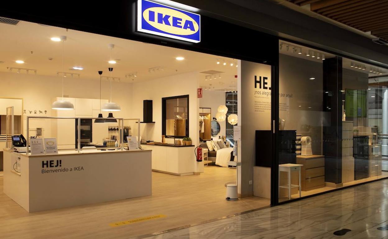 Vista exterior de IKEA Diseña de Gijón, igual al que se inaugura este lunes en el Centro Comercial Nevada Shopping.