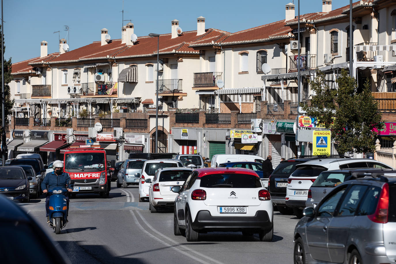 La evolución del virus vuelve a encerrar en sus municipios a 152.000 vecinos de Granada