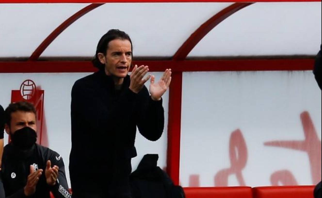 Tenorio ve «imposible» competir con los errores arbitrales del partido y pide «repercusiones» para los colegiados