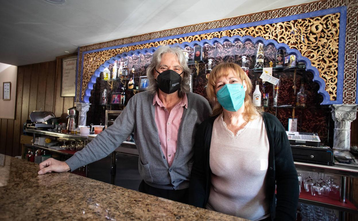 Aniceto y Carmen regentan un local en Ogíjares.