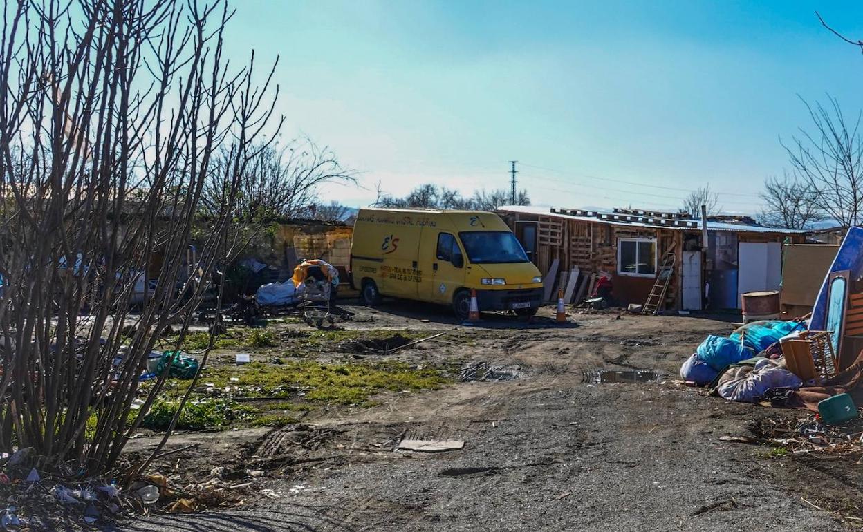 Chabolas en el cortijo La Nocla, espacio de titularidad municipal. 