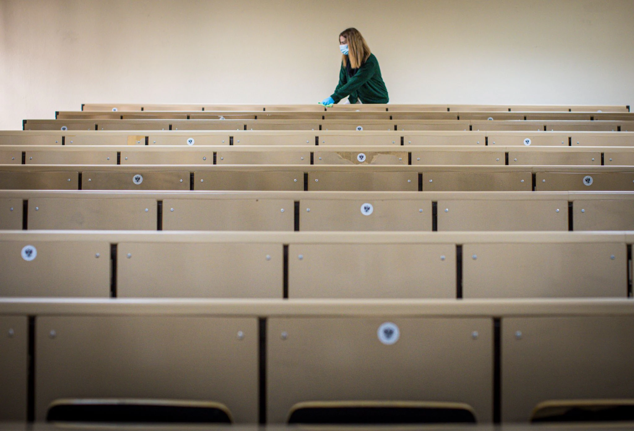 Los estudiantes acuden a los primeros exámenes pese a la apuesta de la UGR por pruebas «preferentemente no presenciales»