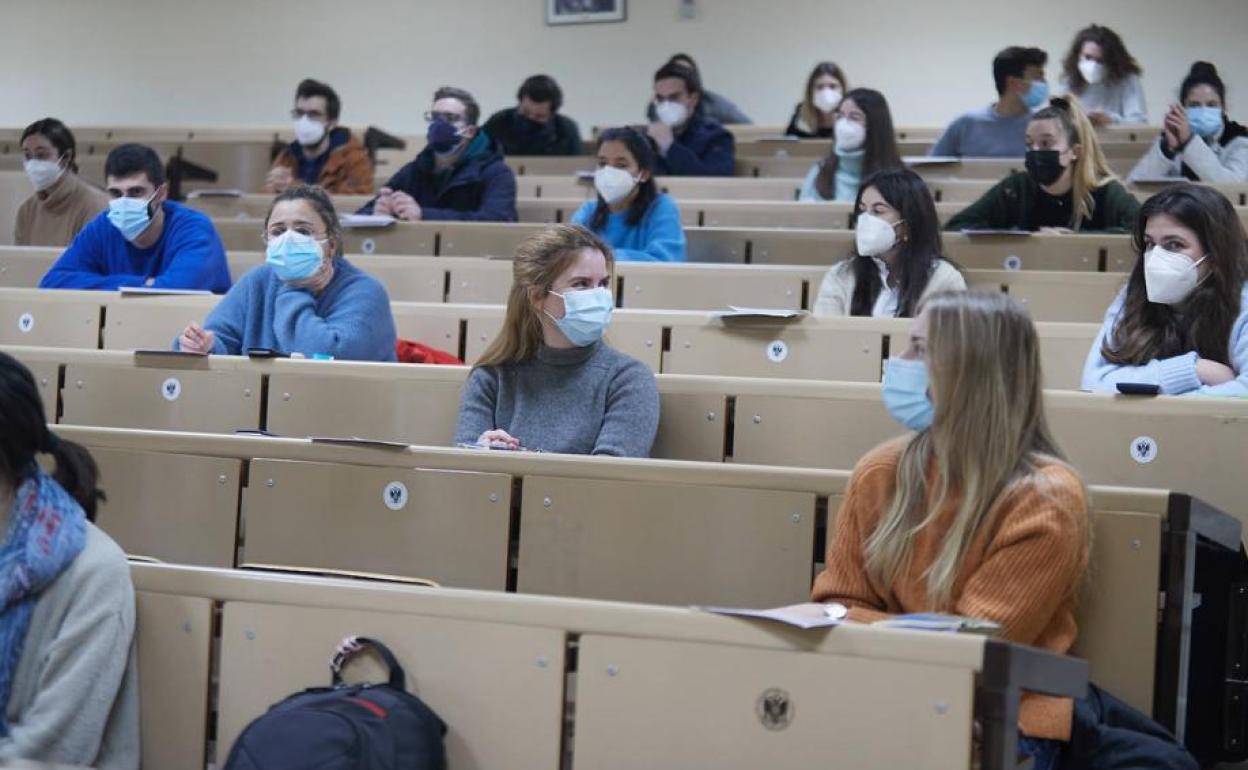 Un examen presencial en la Facultad de Farmacia.