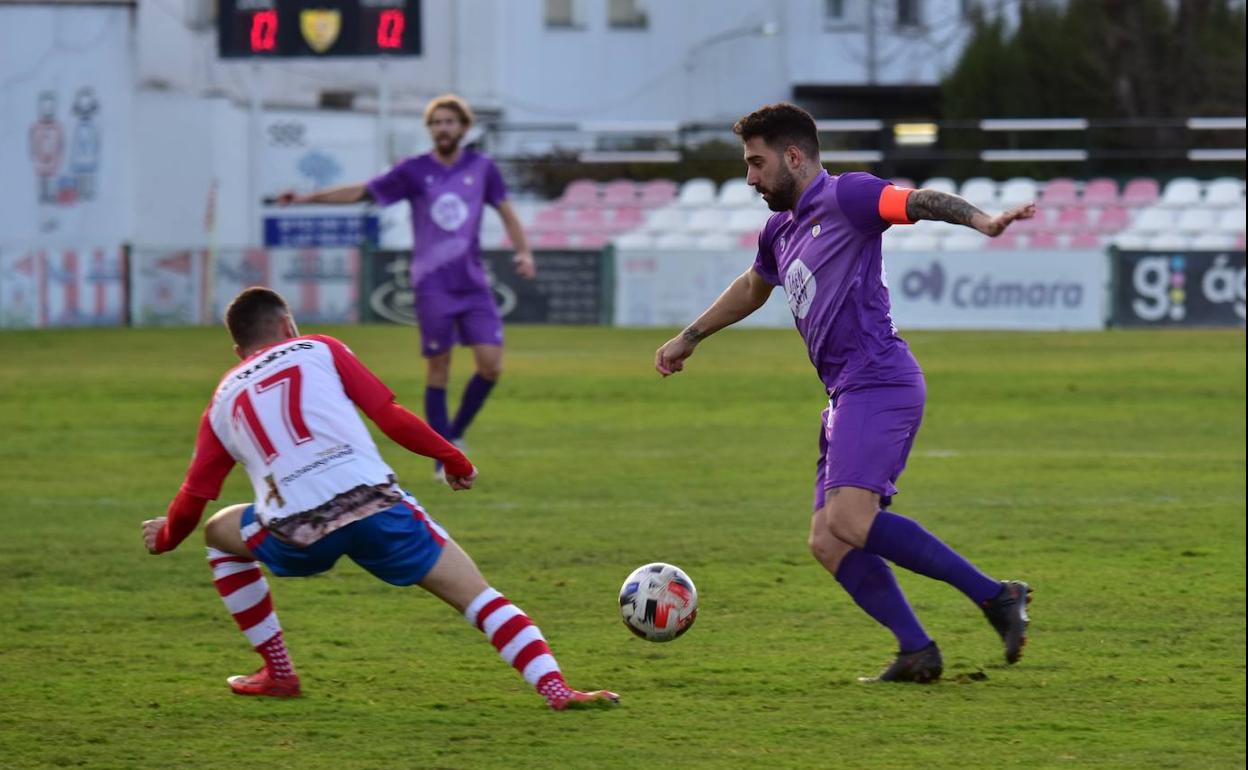 Fran Hernández lució en el Matías Prats el brazalete de capitán del conjunto blanco. 