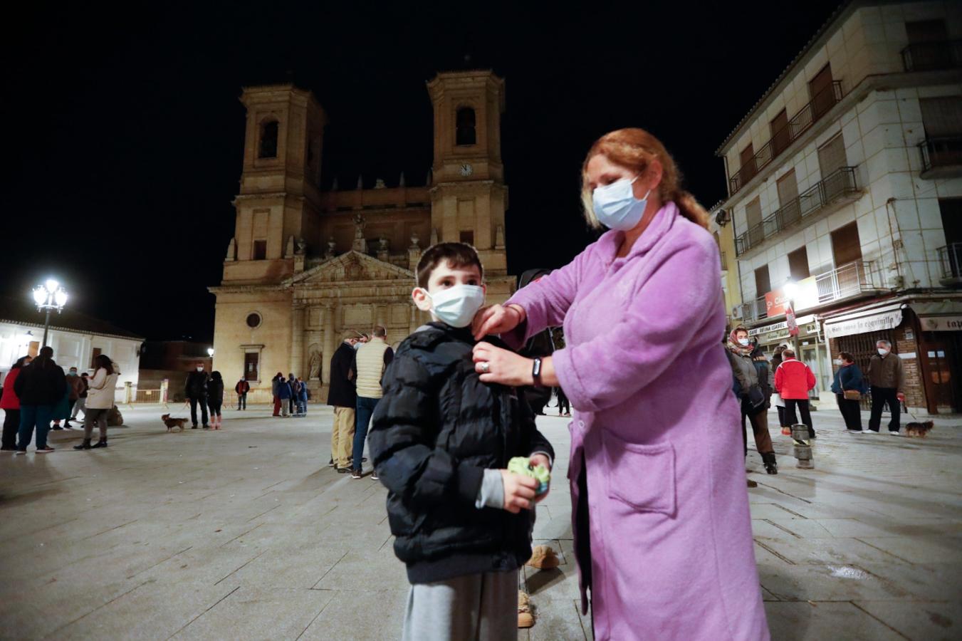 Cientos de personas, en las calles de Santa Fe tras los terremotos.