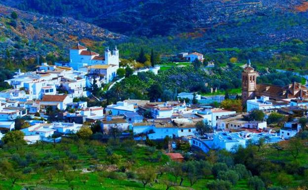 El pueblo sin bares de Granada que no ha tenido que cerrar ningún negocio pese a rebasar la 'tasa mil'