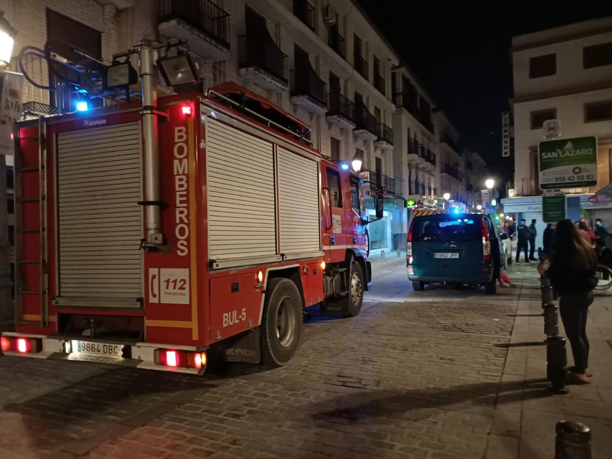 Cientos de personas, en las calles de Santa Fe tras los terremotos.