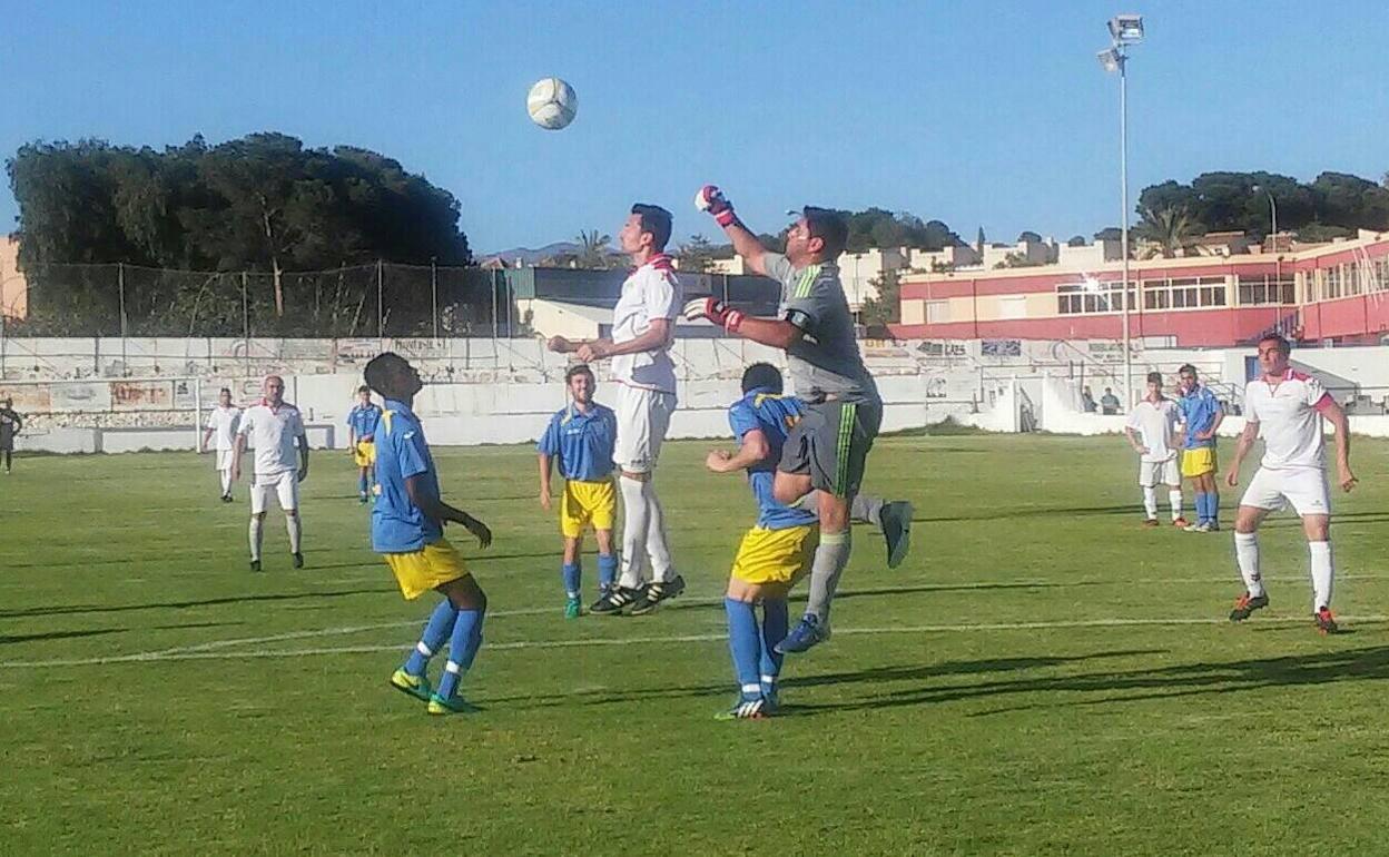 Imagen de un partido de Primera Andaluza en Las Chocillas. 