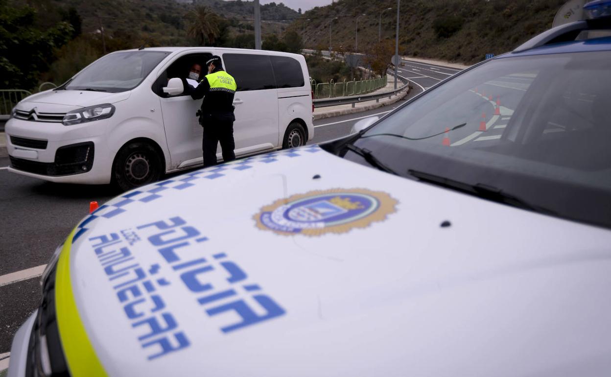 La Policía Local de Almuñécar obliga a varios conductores con miedo a los terremotos a volver a Granada