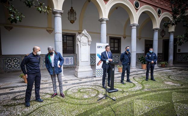 Rueda de prensa en el Ayuntamiento de Granada con el alcalde y representantes de Bomberos, Policía Local y Protección Civil