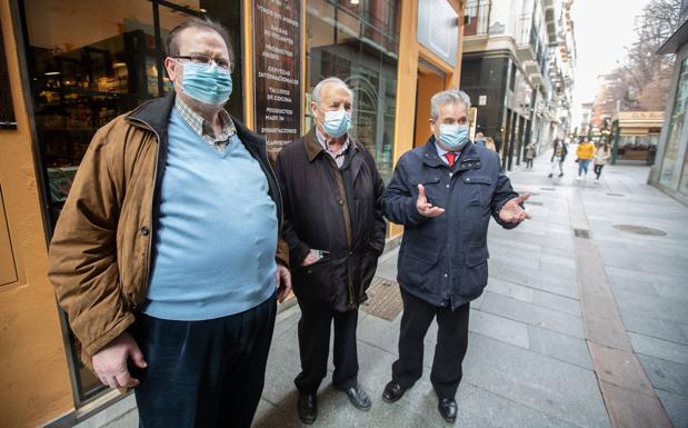 Quico, Celedonio y Fernando, explicando que en el 56 los edificios se movían como flanes.