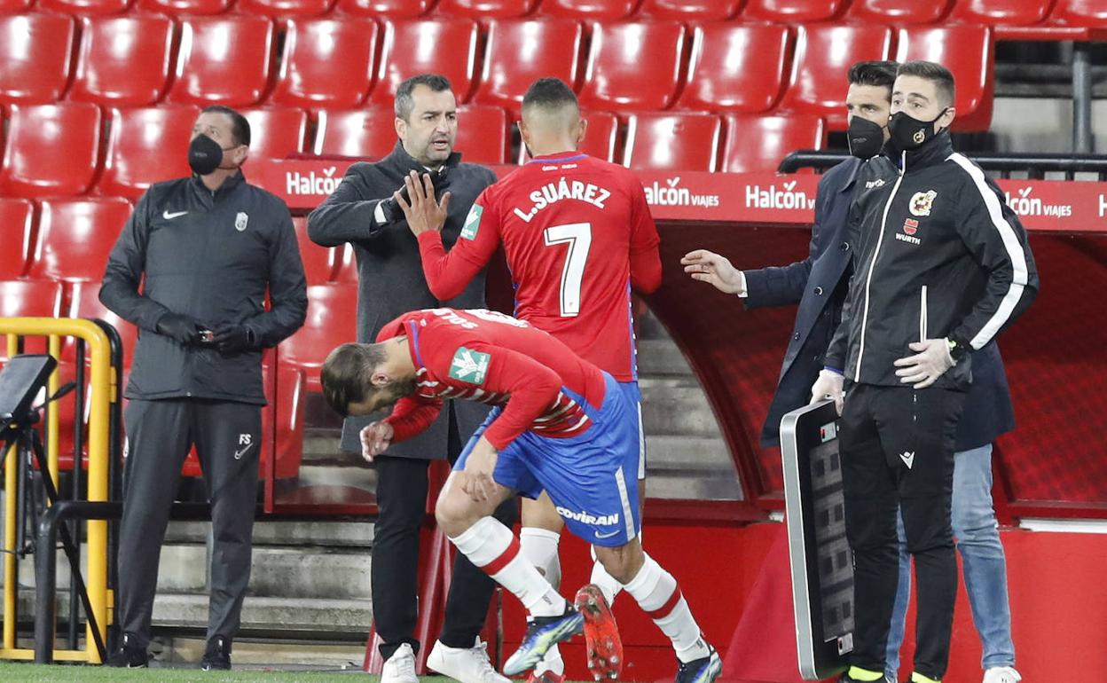 Diego Martínez da el relevo a Suárez en el partido. 