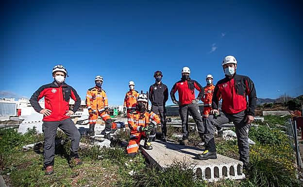 Si la tierra tiembla, ellos son los primeros en acudir al rescate en Granada