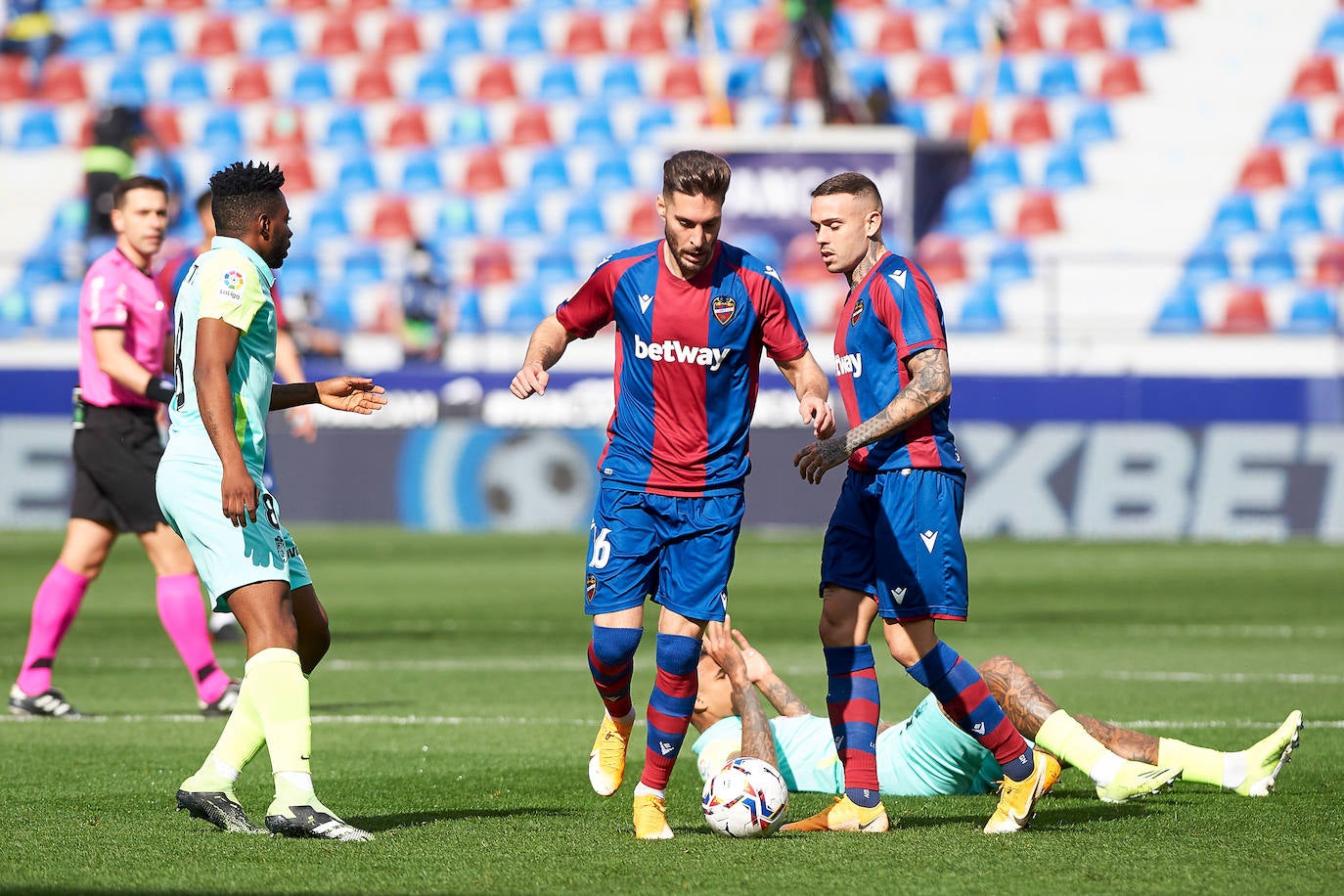 Las jugadas más interesantes del partido entre el Levante y el Granada