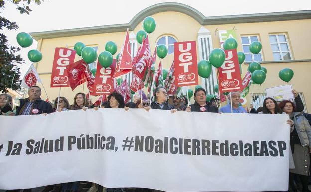 Protesta de los trabajadores, hace un año, con el lema 'No al cierre'.