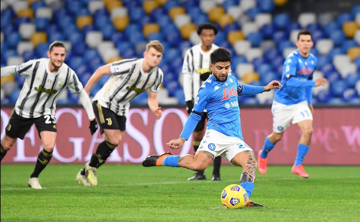 Insigne tomó la responsabilidad del penalti y lo puso en la escuadra. 