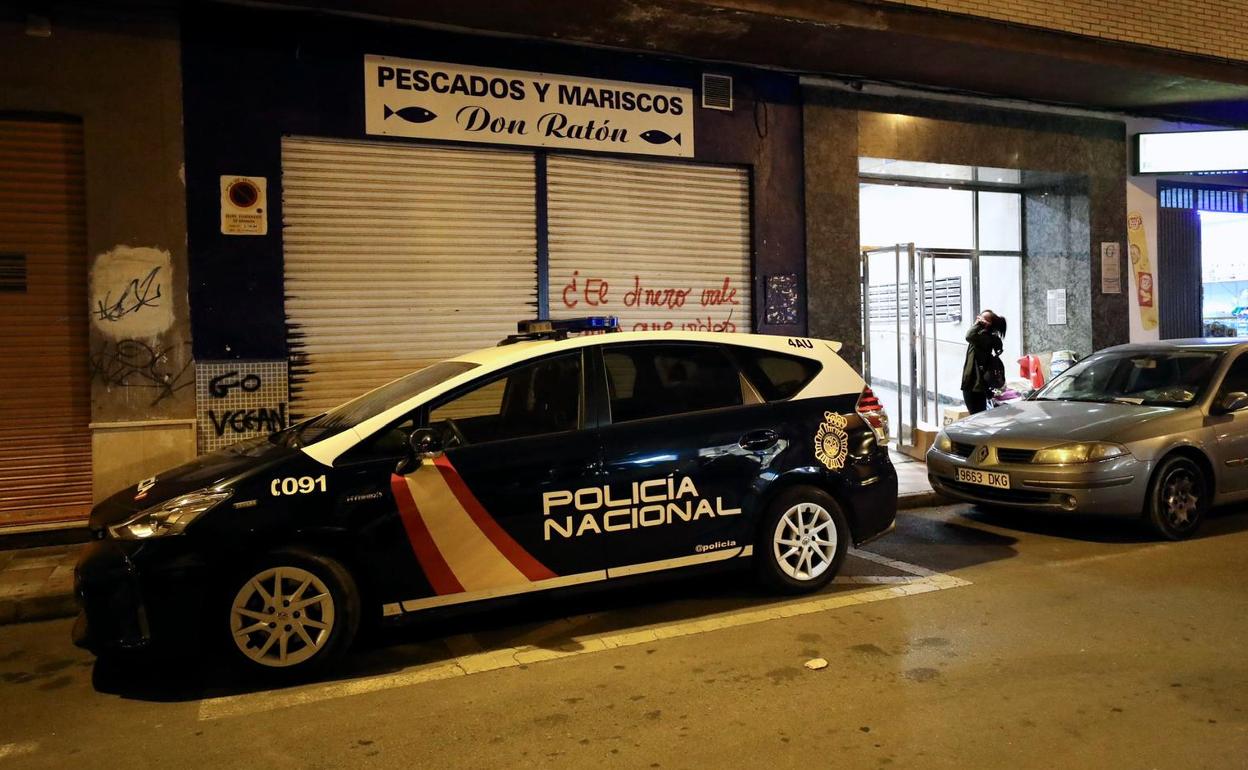 Crimen machista en Granada | La investigación por la muerte de una mujer apuñalada en el Zaidín, a la espera de informes un año después