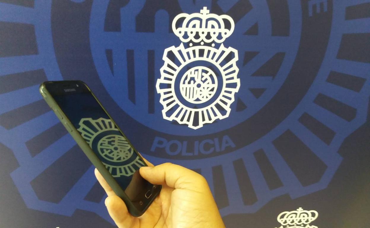 Robo en Granada | Detenida por usar identidad de un cliente para comprar móvil de alta gama